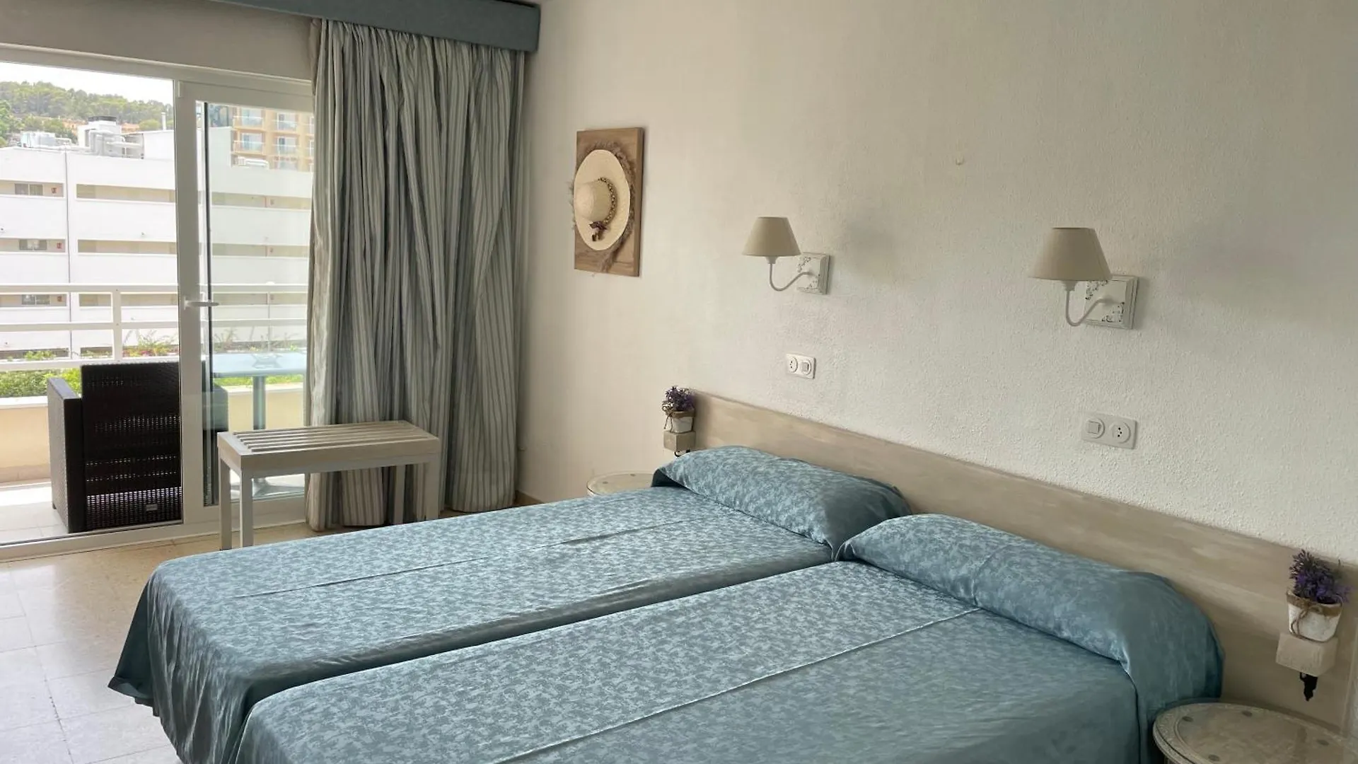 Hostal Roberto Palma Nova  Guest house